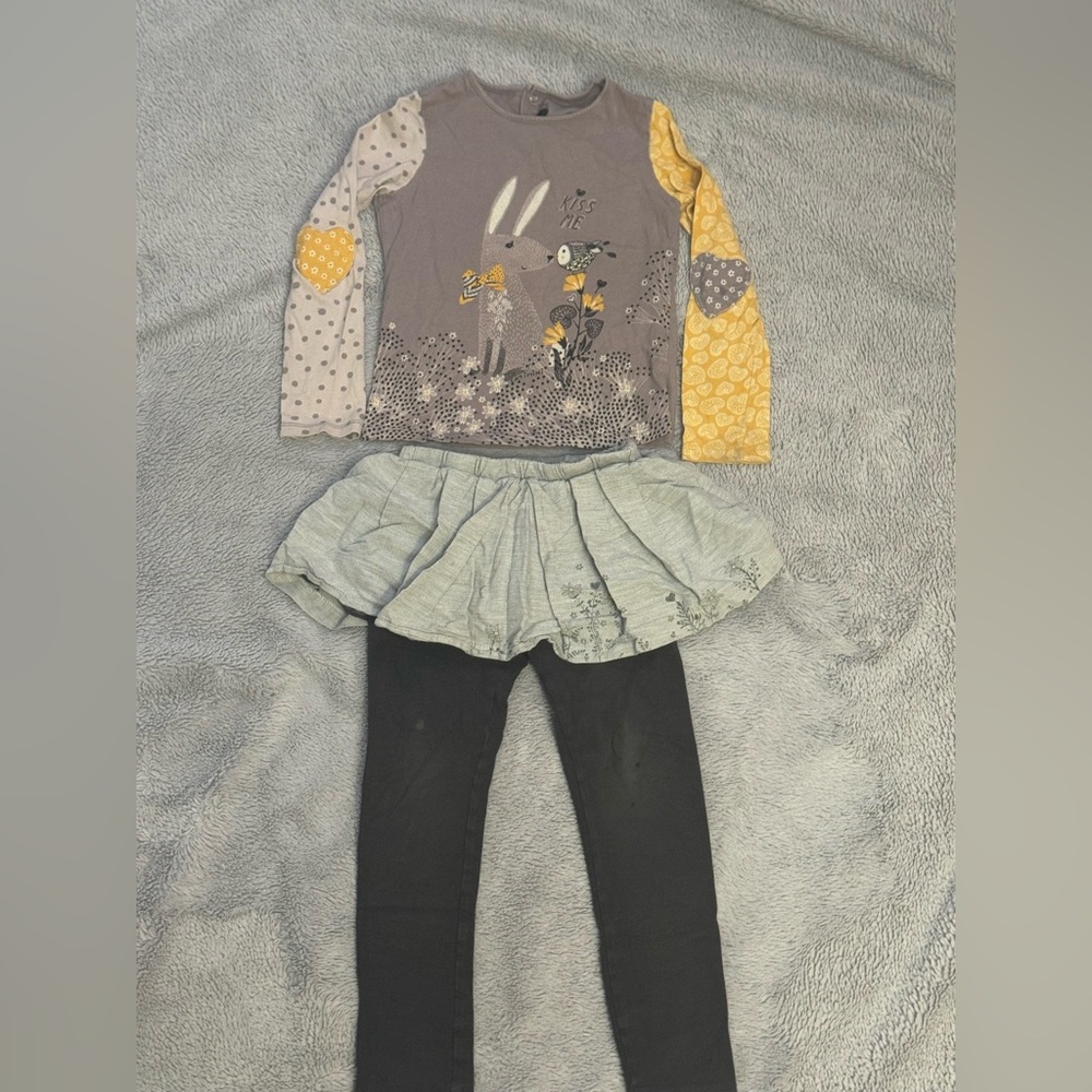 Cute Catimini grey and yellow matching outfit with skirt, size 6Y